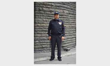 Охранник в форме КУЗЕТ